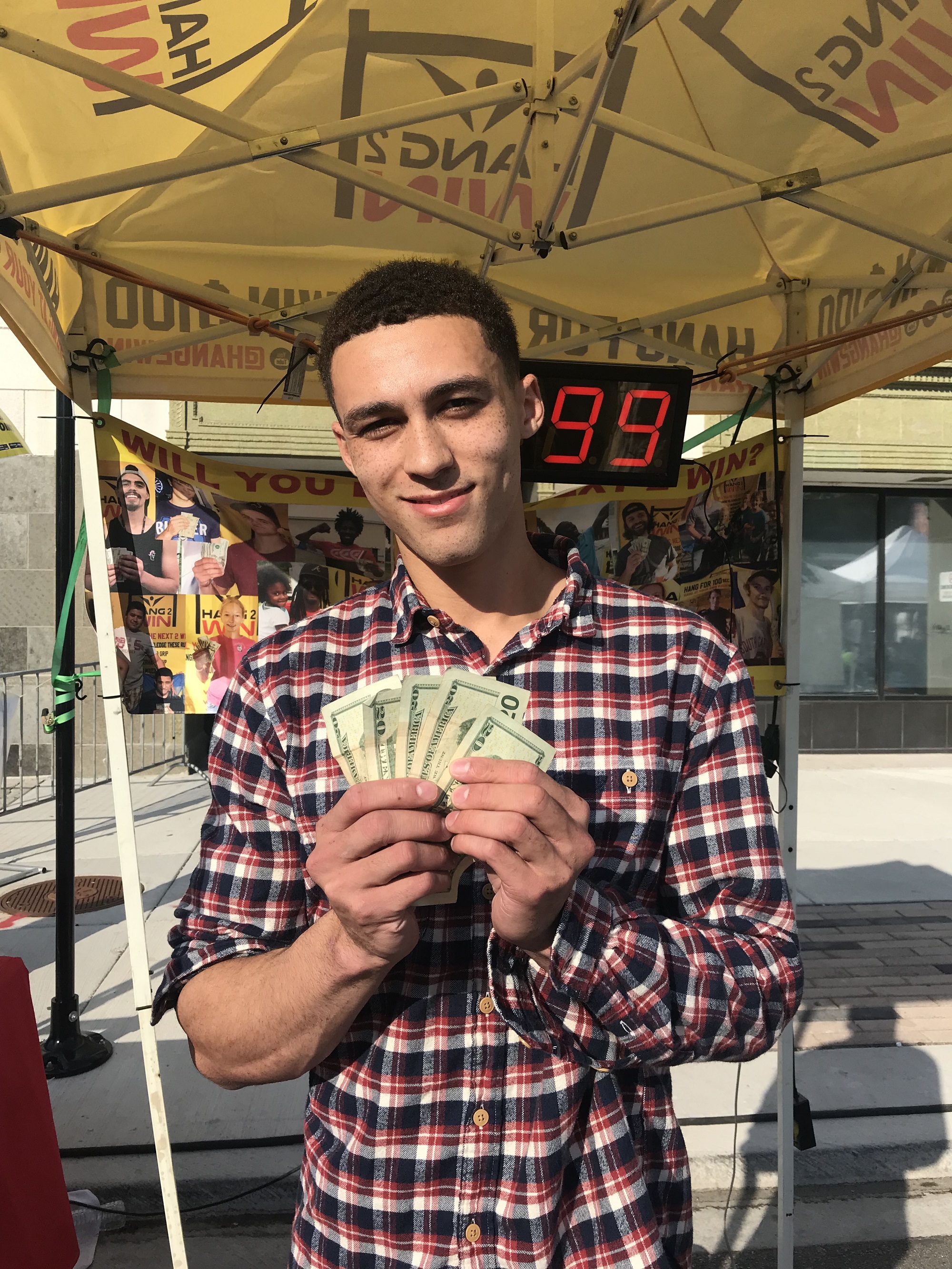 Hang Challenge participant at a Hang2Win event